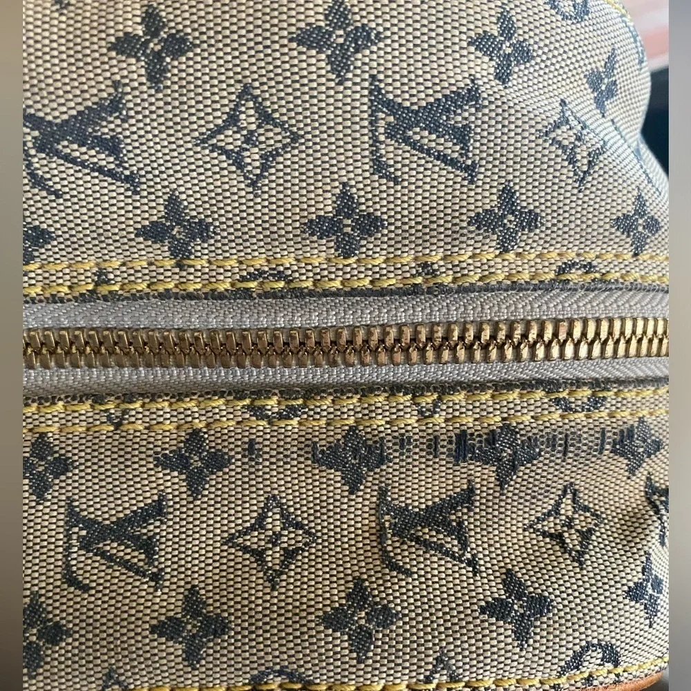 Authentic Louis Vuitton Marie in excellent condition. A condition